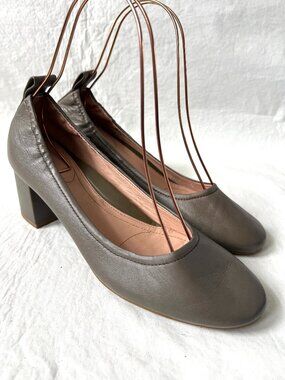 Taryn Rose high heels taupe leather size 11 round toe scrunch back pump Savannah